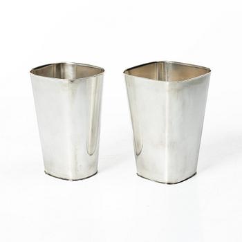 Gustaf Janson, vaser, 2 st, sterlingsilver, CG Hallberg, Stockholm, 1959.