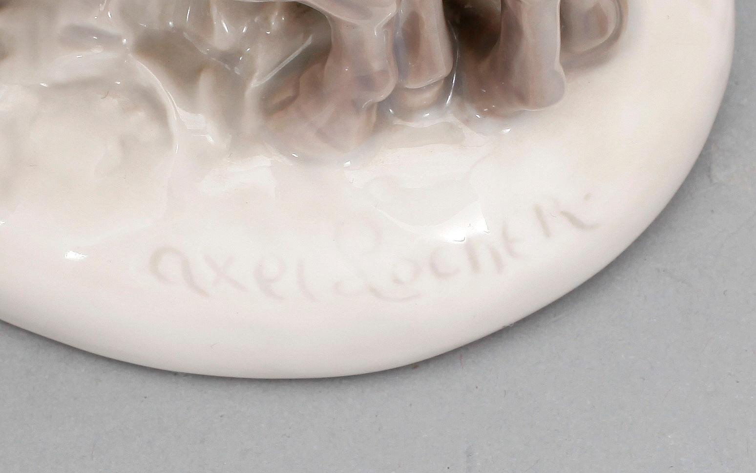 FIGURIN, porslin, Bing & Gröndahl, Axel Locher, signerad i godset, märkt undertill: "2010/10".