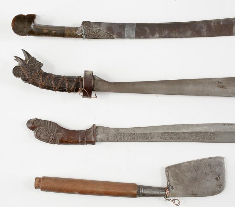 VAPEN, 4 st, orientaliska, 1800/1900-tal.