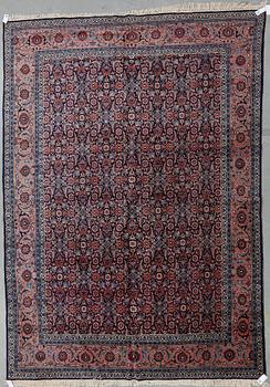 MATTA, semiantik Täbris. Ca 340x233 cm.