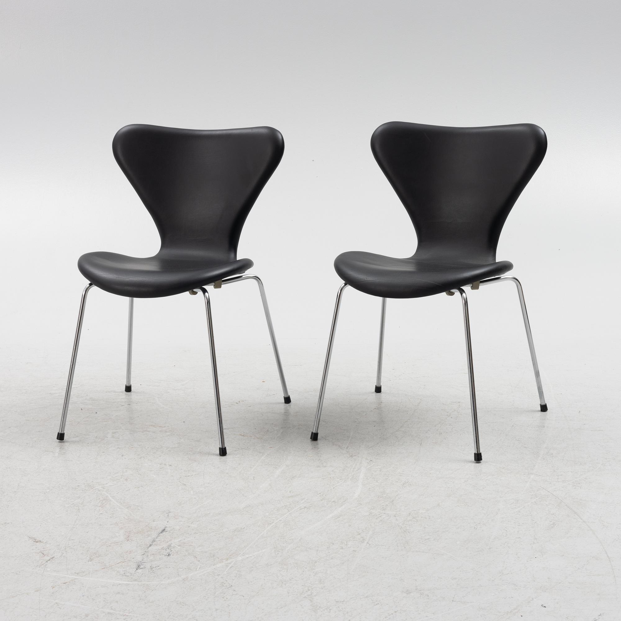 Arne Jacobsen, six "Seven" chairs, Fritz Hansen, Denmark.