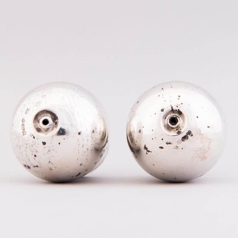 GEORG JENSEN, salt and pepper shakers, silver, design Harald Nielsen. Copenhagen 1945-51.