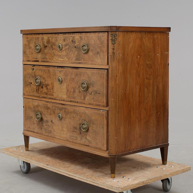 BYRÅ, gustaviansk stil, omkring sekelskiftet 1900.