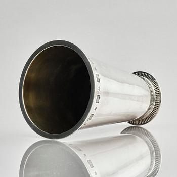 Wiwen Nilsson, bägare, delvis förgyllt sterling silver, "Bysantinska modellen", Lund 1941.