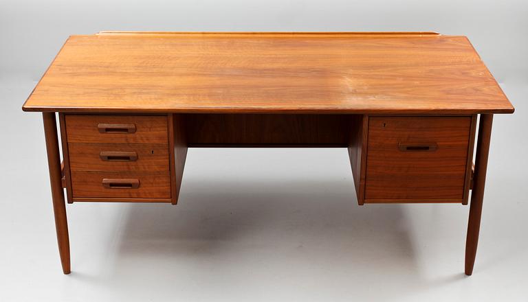 SKRIVBORD, Lelångs Möbelfabrik, Bengtsfors, 1900-talets mitt.