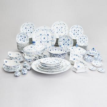Ruoka-astiasto,  93 osaa, "Musselmalet", Royal Copenhagen, Tanska 1958-66.
