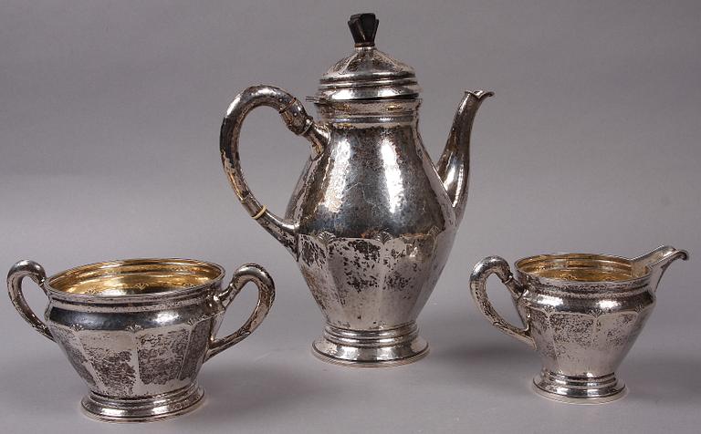 KAFFESERVIS, 3 delar, silver. CG Hallberg 1923. Tot vikt ca 900 gram.