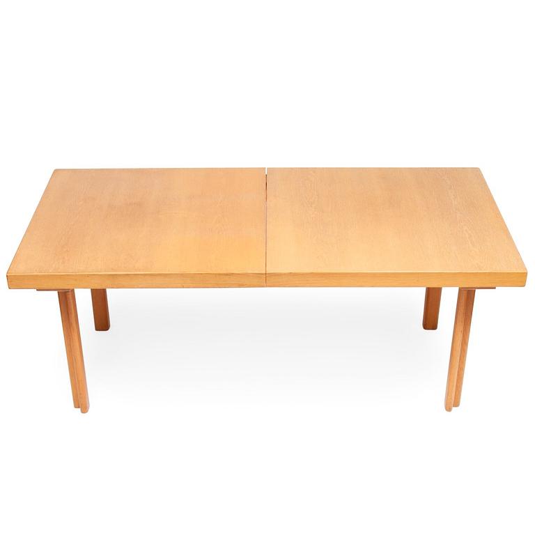 Alvar Aalto, A TABLE.