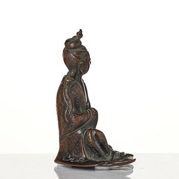 An elegant bronze sculpture of Guanyin, 17th/18th century.