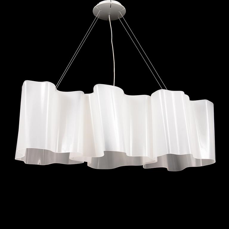 An Italian Artemide 3-light 'Logico Micro' suspension lamp designed by Michele De Lucchi och Gerhardt Reichert.