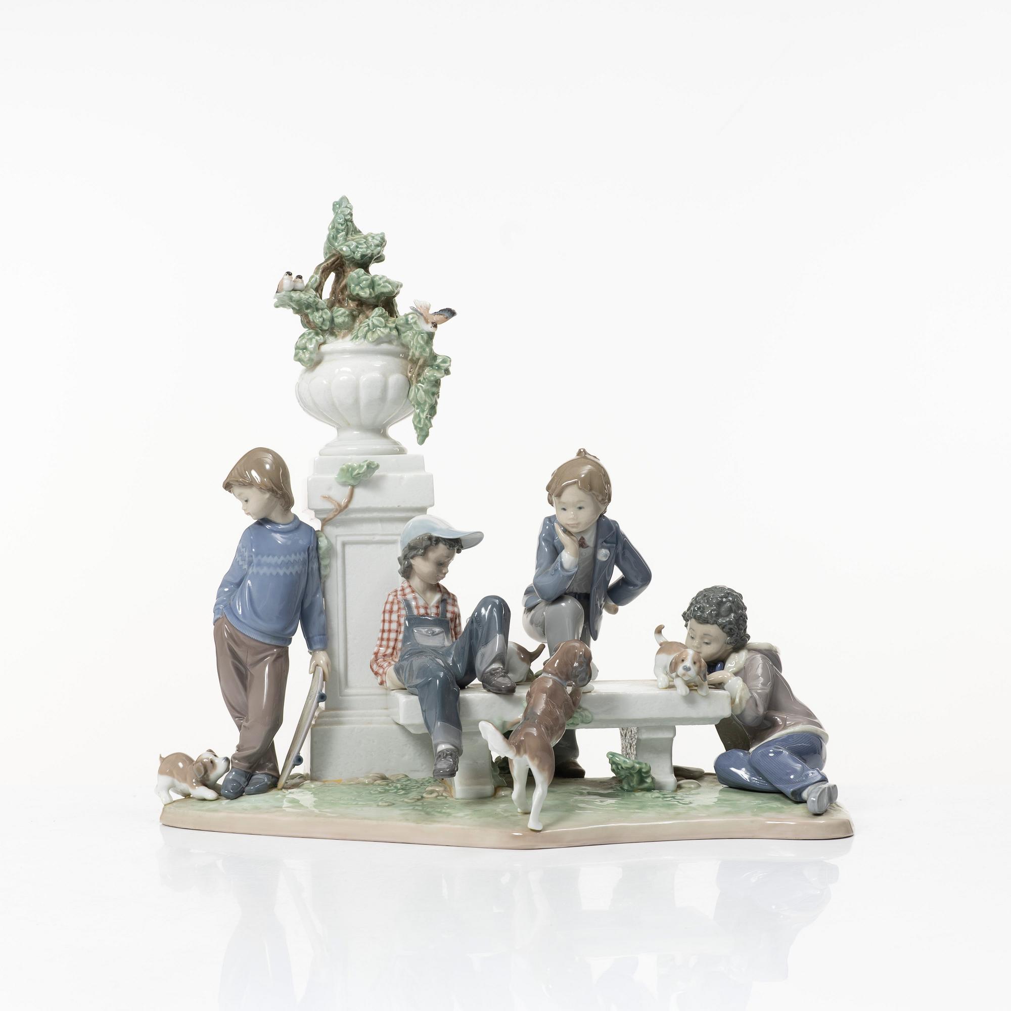 Lladró, figurine, "Puppy dog tails", Spain.
