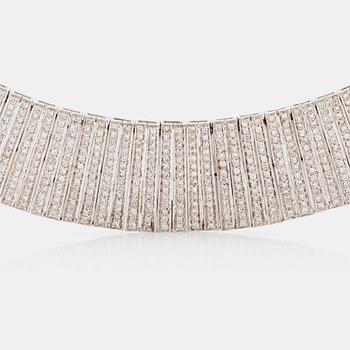 692. A brilliant cut diamond necklace, total carat weight circa 15.200 cts.