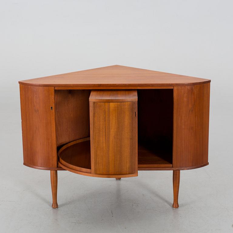 A CORNER BAR/BOOKSHELF FROM SOLA MÖBELFABRIKK, Norway, 1950/60´s.