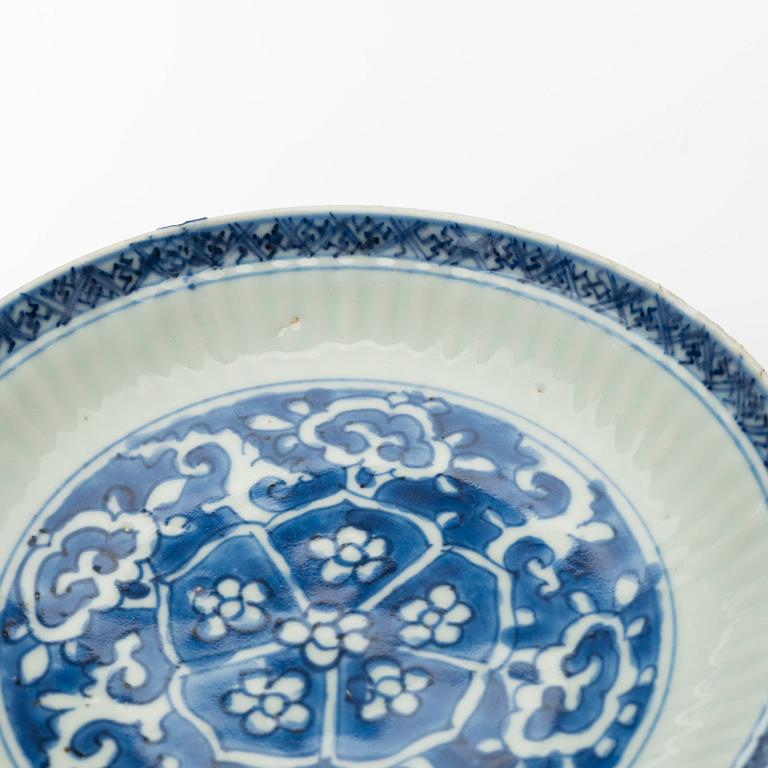 A pair of blue and white dishes, Ming dynasty (1368-1644).