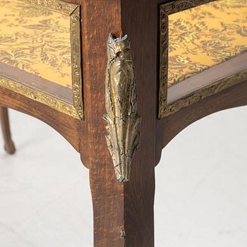 Display table, Louis XV style, from around the year 1900.