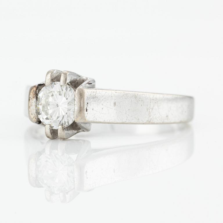 Ring, 14K white gold with brilliant cut diamond.