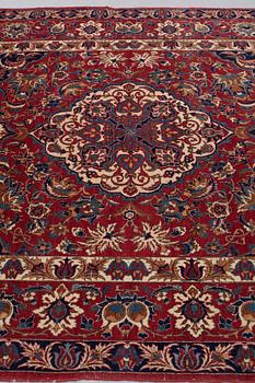 A RUG, a semi-antique Esfahan, ca 213,5 x 143,5-146,5 cm.