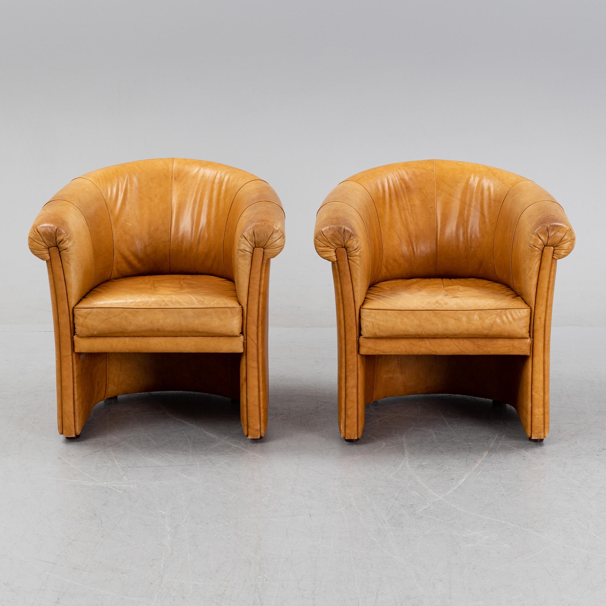 A pair of leather lounge chairs from Futura, Italy, late 20th Century.