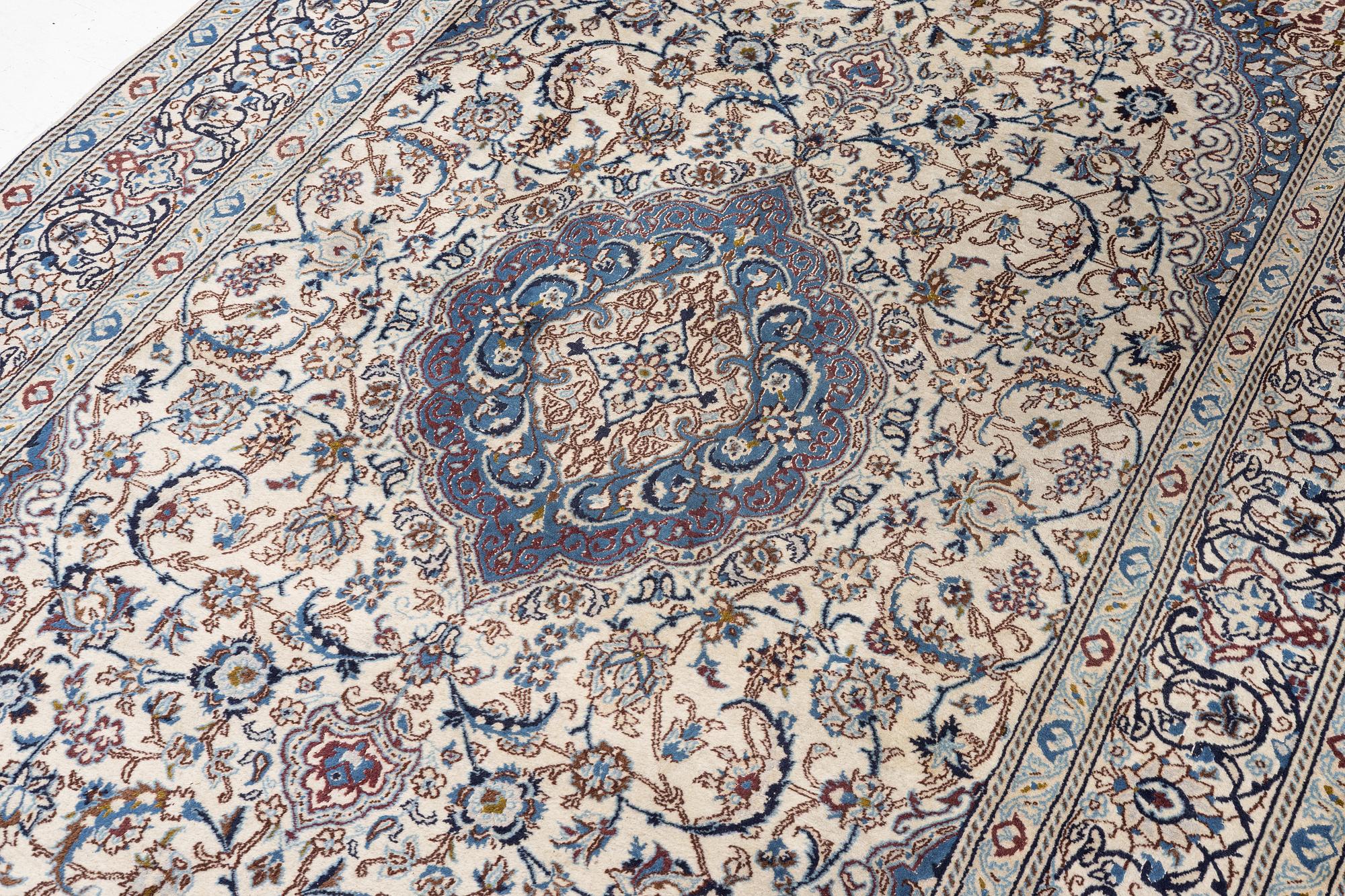 Rug, Nain, approx. 300 x 196 cm.
