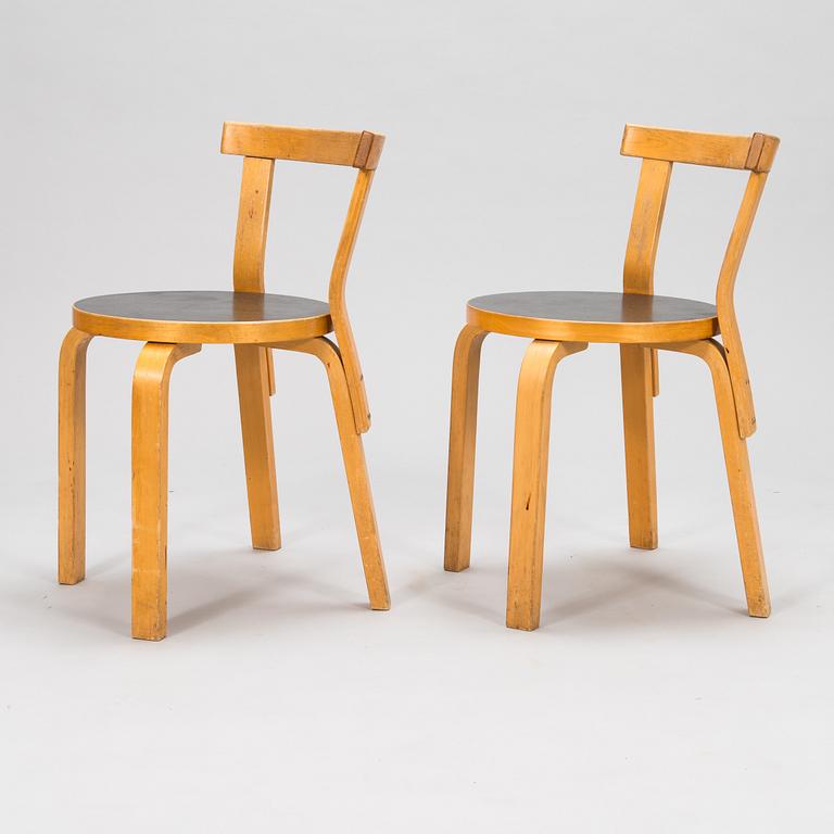 Alvar Aalto, a mid-20th century '81' dining table and four '68' chairs for Artek.