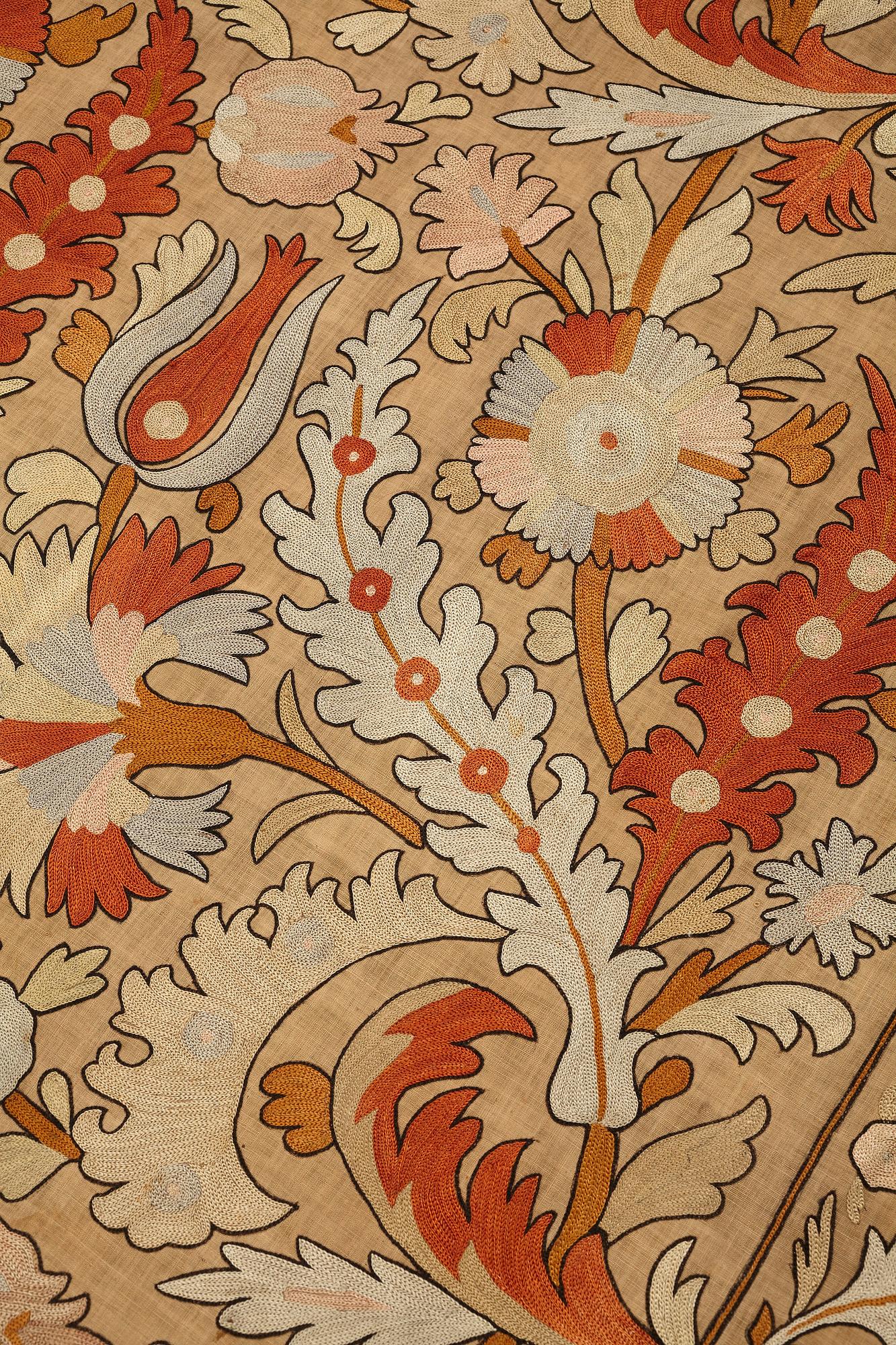 Broderi, sannolikt antik Uzbekistan suzani, ca 226,5-230,5 x 180-182 cm.
