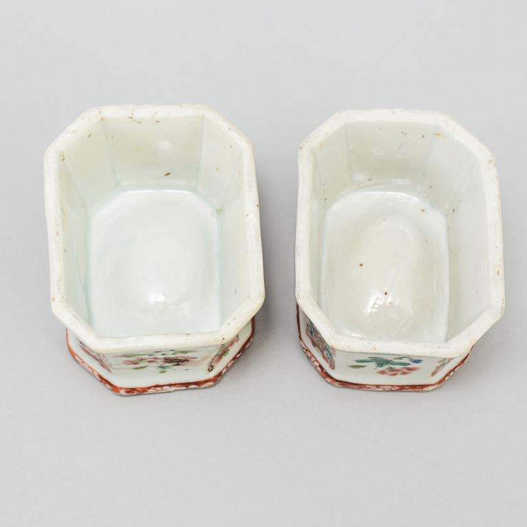 Two famille rose salts, Qing dynasty, Qianlong (1736-95).