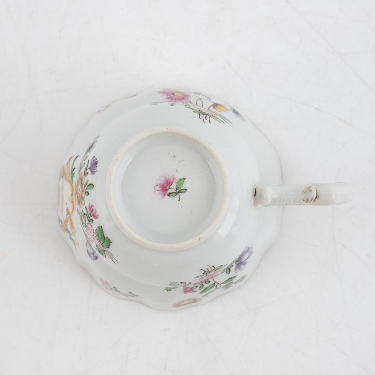 A Chinese porcelain tea service, 14 pieces, Qing dynasty, Qianlong (1736-95).