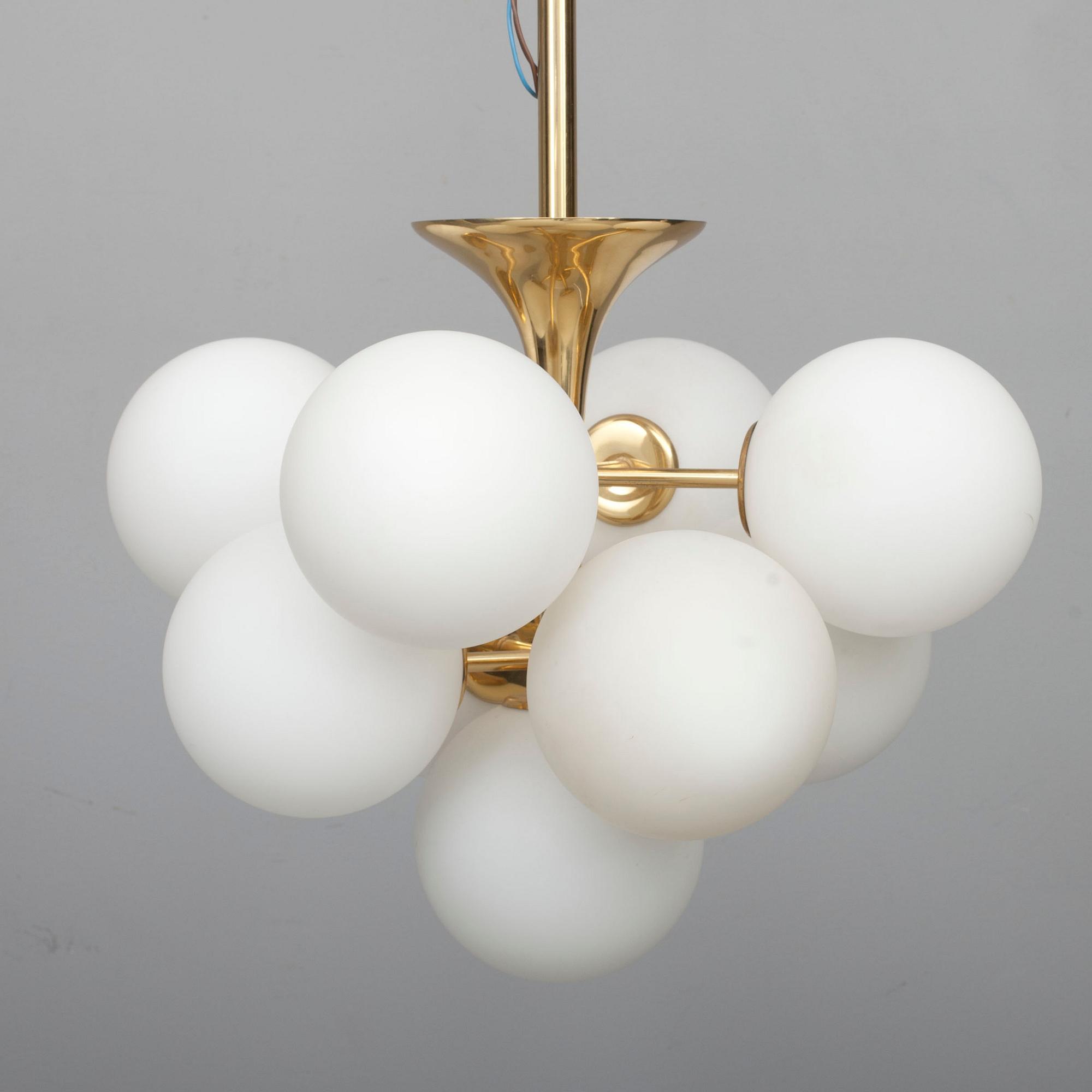 TAKLAMPA, mässing samt glas, 1900-talets senare hälft. Höjd 50 cm.