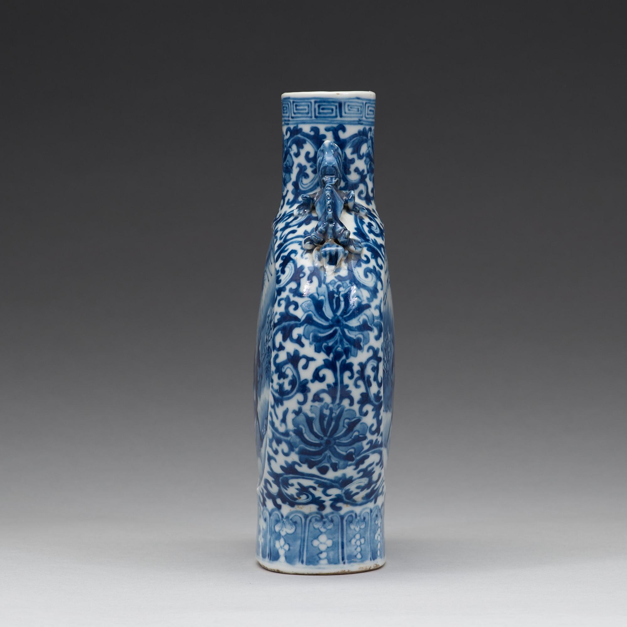 PILGRIMSFLASKA, porslin, Qingdynastin, 1800-tal.