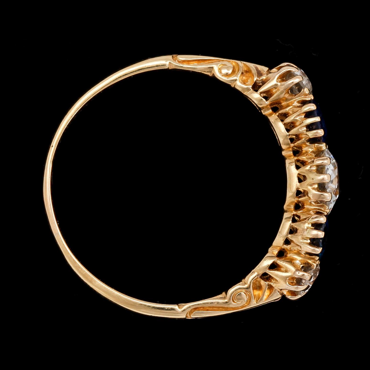 RING, gammalslipade diamanter, tot. ca 0.65 ct, samt blå safirer.