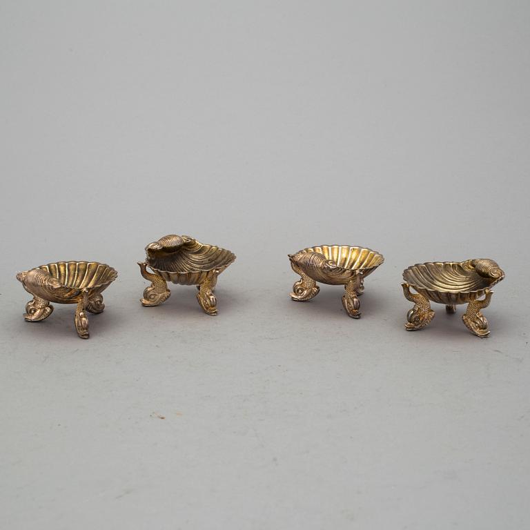Shell shaped silver plate salts and bowls, 4+2, 20th century.