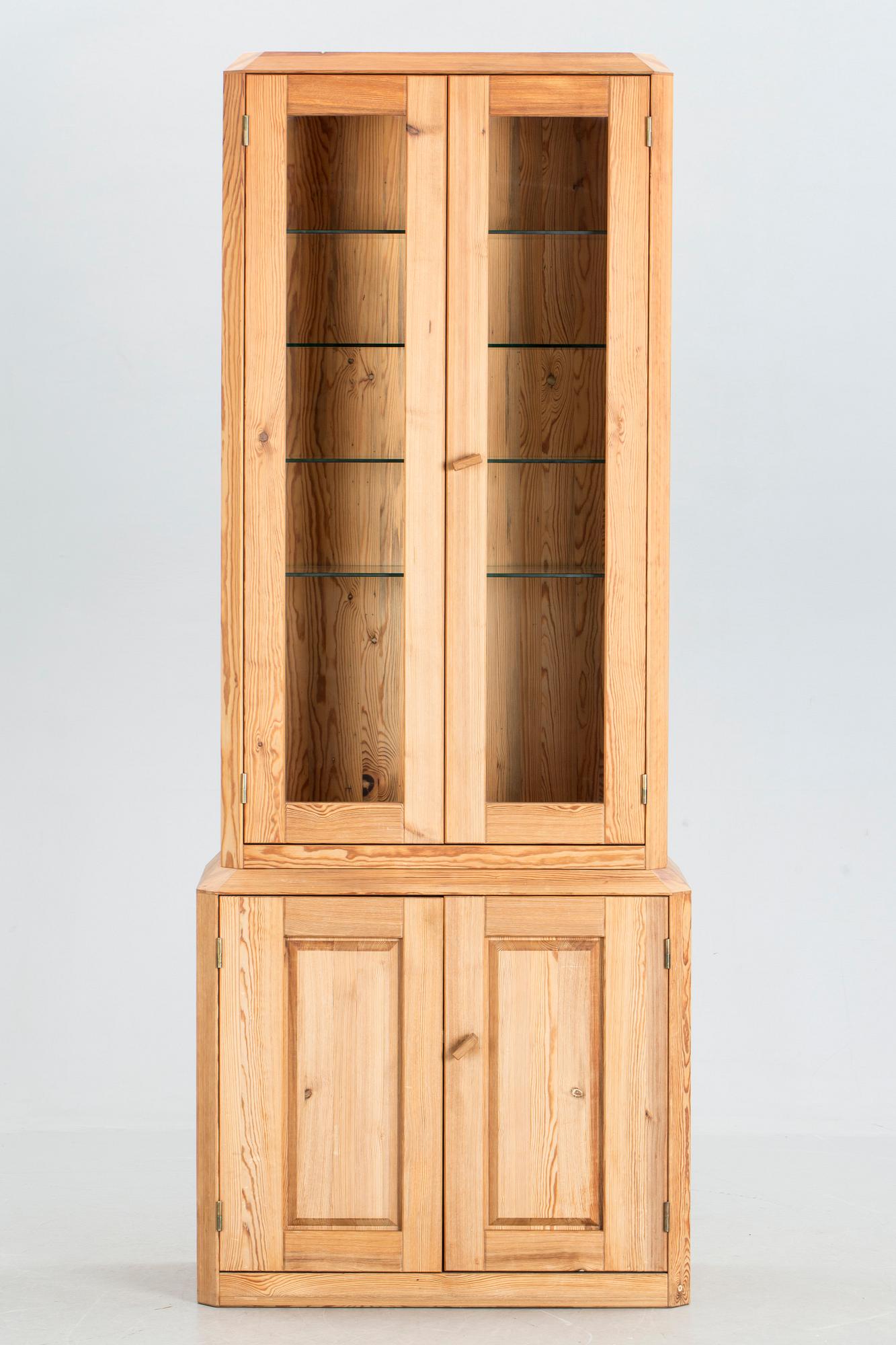 VITRINSKÅP, brännmärkt Sven Larsson Möbelshop.