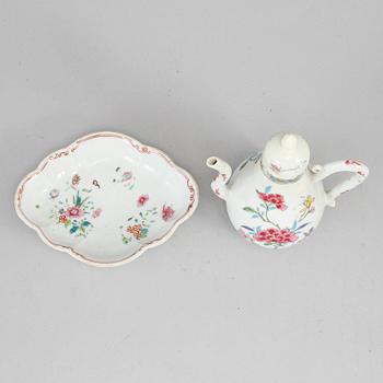 A famille rose teapot and a dish, Qing dynasty, 18th Century.
