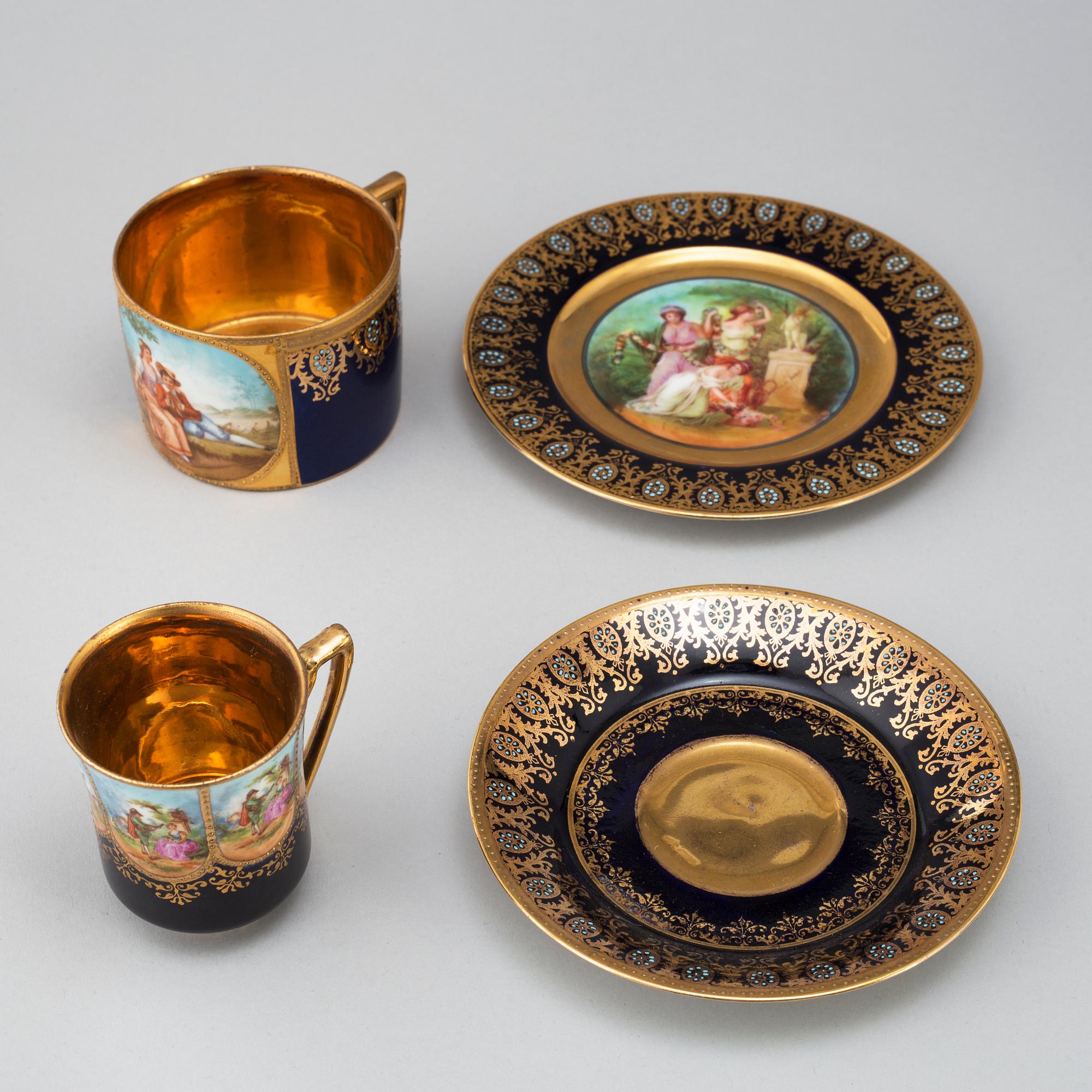 A Schlaggenwald and Berlin porcelaine service, 9 pieces. 19th/20th century.