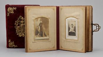 FOTOALBUM med SPELDOSA, 2 st, 1800/1900-tal.