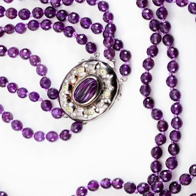 COLLIER, 14k guld, silver, ametister, diamanter och peridoter.