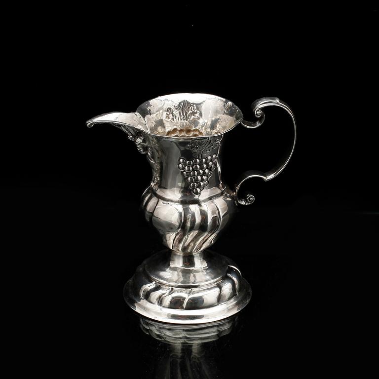 GRÄDDKANNA, silver, otydliga stämplar, troligen England, 17/1800-tal. Vikt ca 81g.