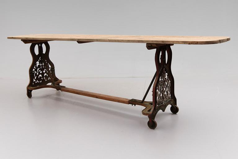 BORD, 1900-talets första hälft.