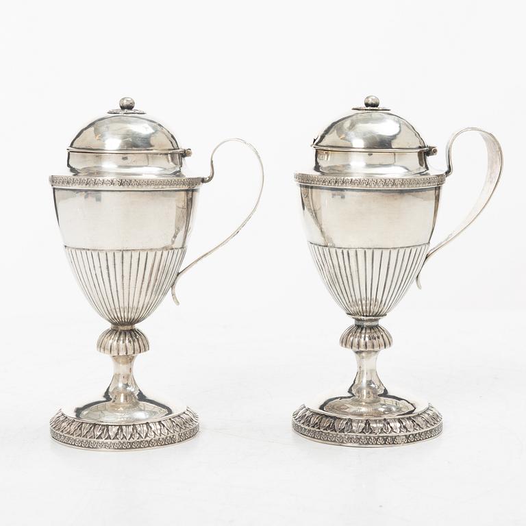Magnus Fryberg, sockerskålar med fällock, ett par, silver, (verksam 1817-1834 (41)) Jönköping. Empire.