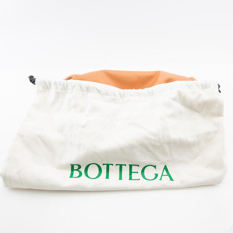 Bottega Veneta, "Pouch Clutch".