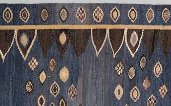 Barbro Nilsson, matta, "Snäckorna", gobelängteknik, ca 300 x 202,5 cm, signerad AB MMF BN.