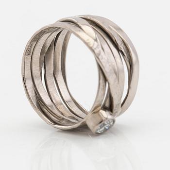 Ring, 18k vitguld med briljantslipad diamant.