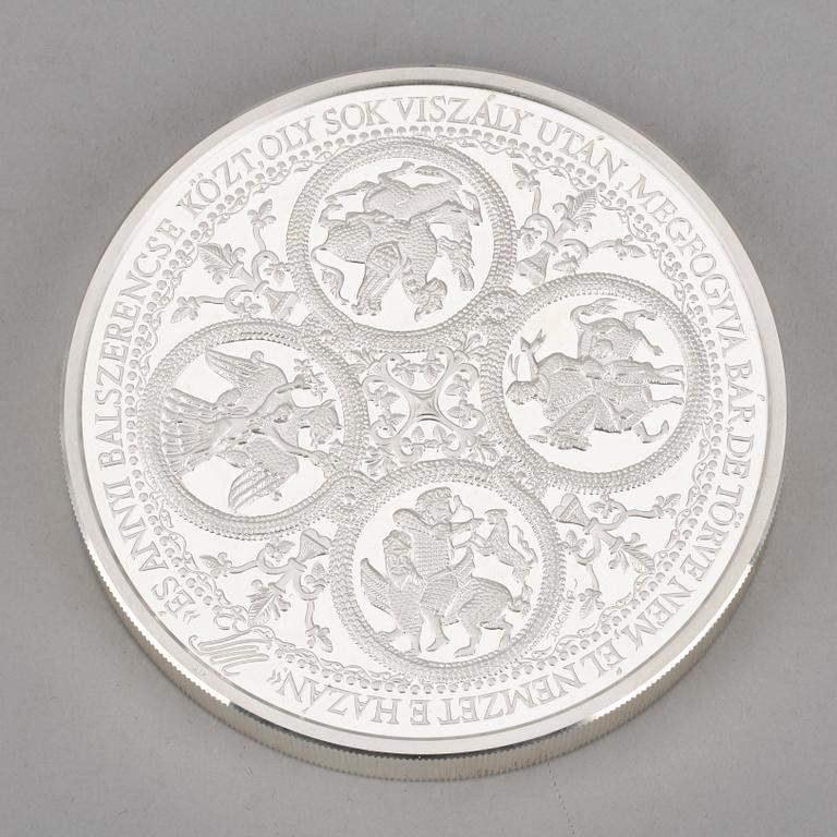 MEDALJ, silver, György Bognár för Hungarian Mint Ltd. 1996. Vikt 1000 g.
