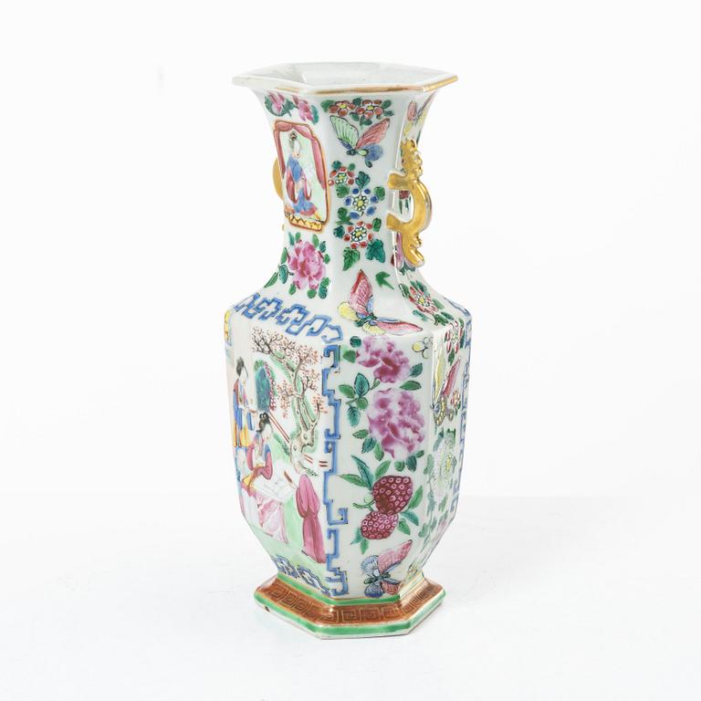 Vas, porslin. Qingdynastin, Kanton, 1800-tal.