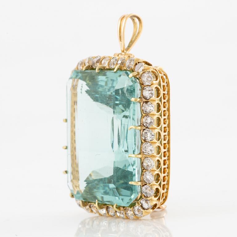 A pendant/brooch in 18K gold with a step-cut aquamarine and old-cut diamonds.