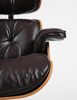 Charles & Ray Eames, an "Eames Lounge Chair" with ottoman, Vitra, late 1900s.