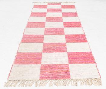 Margit Thorén, gallerimatta, dubbelvävd trasmatta, "Schackrutan," Firma Svenskt Tenn, ca 315 x 90 cm.