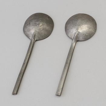 TWO 18TH CENTURY PEWTER SPOONS.