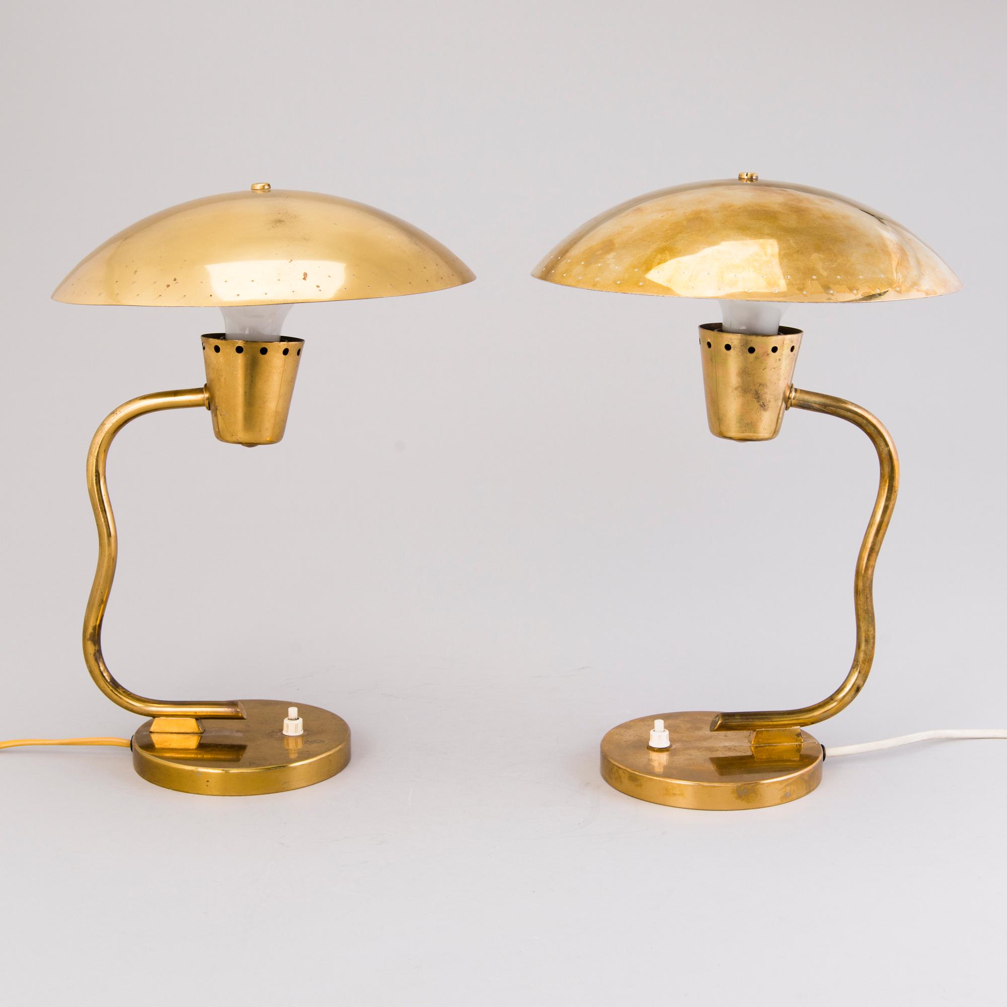 PÖYTÄVALAISIMIA, 2 kpl, malli EV 60, Itsu 1950-luku.