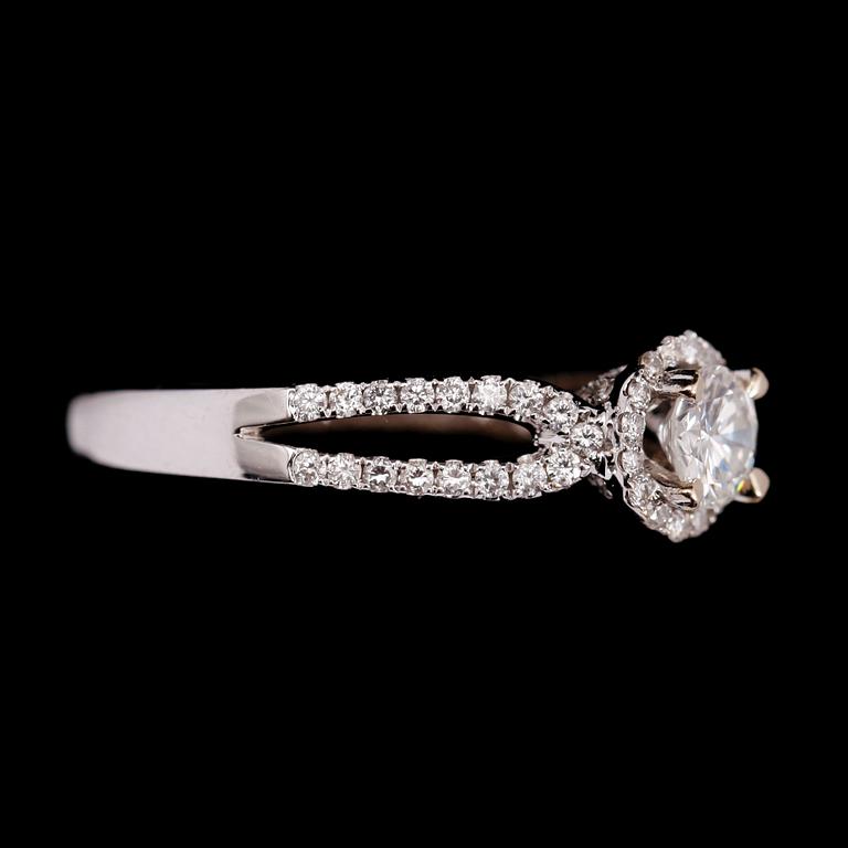 RING, 18 k vitguld, briljantslipade diamanter tot 0.87 ct.